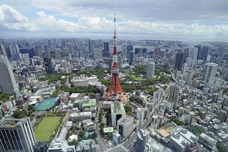 國人掀起赴日投資房地產風潮，在日本的台資銀行相繼殺價競爭搶客，利率甚至殺到2%出頭。圖為東京市區。路透