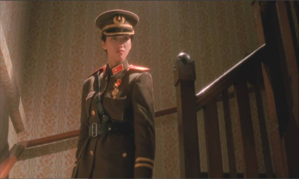梅艷芳穿上軍服，演繹男裝麗人川島芳子。 圖／《川島芳子》　