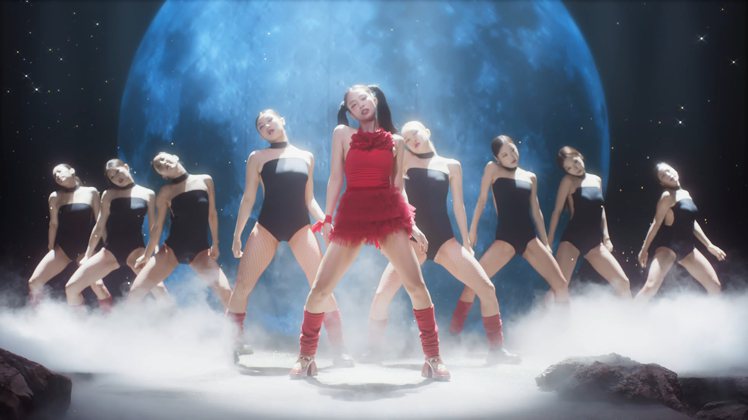 Jennie〈You & Me〉舞蹈版MV公開。圖／YouTube／BLACKPINK