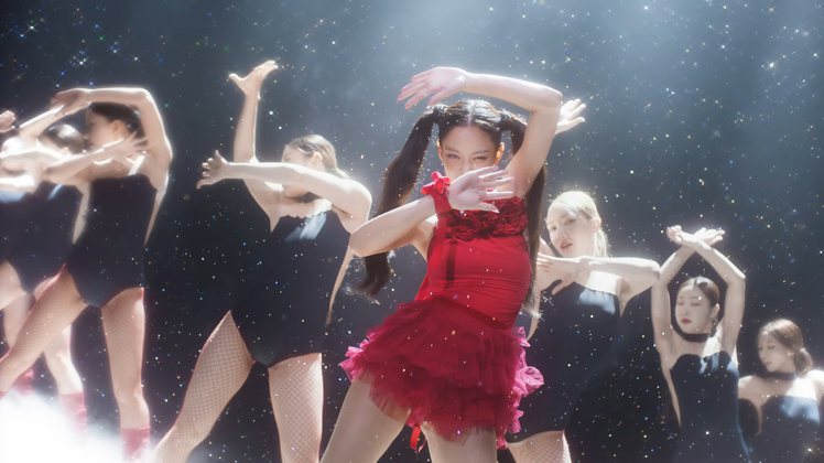 Jennie〈You & Me〉舞蹈版MV公開。圖／YouTube／BLACKPINK