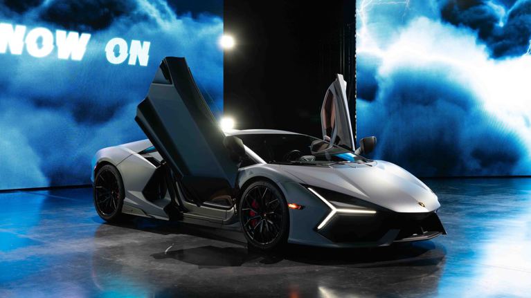 Lamborghini Revuelto品牌首部V12混合動力性能超跑抵台亮相；即日起開始接單，預計2024年第一季起陸續交車。 圖／業者提供