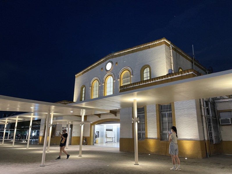 古蹟嘉義火車站光環境改造入圍台灣光環境獎。圖／嘉市府交通處提供