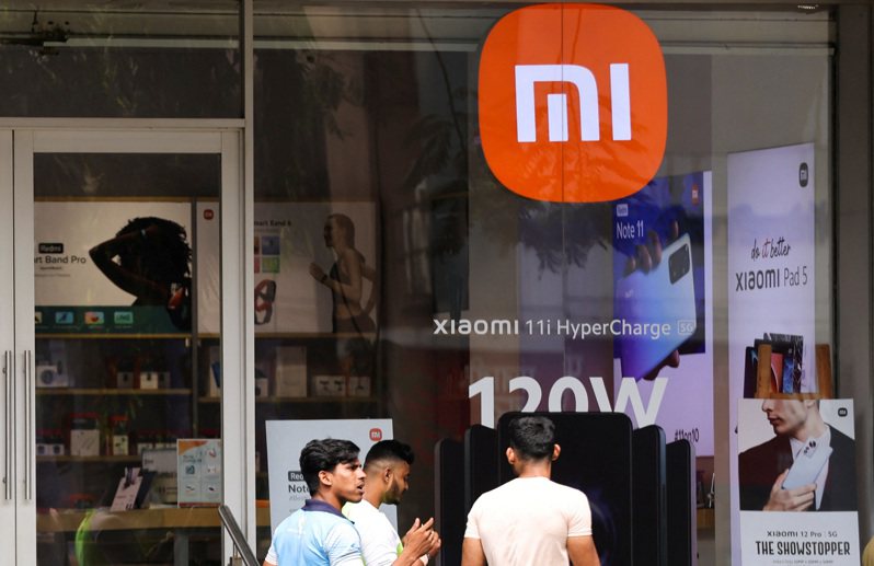 印度警方正式指控中國大陸智慧手機製造商小米、vivo涉嫌幫助一家新聞網站NewsClick非法轉移資金。圖為印度小米門市。（路透）