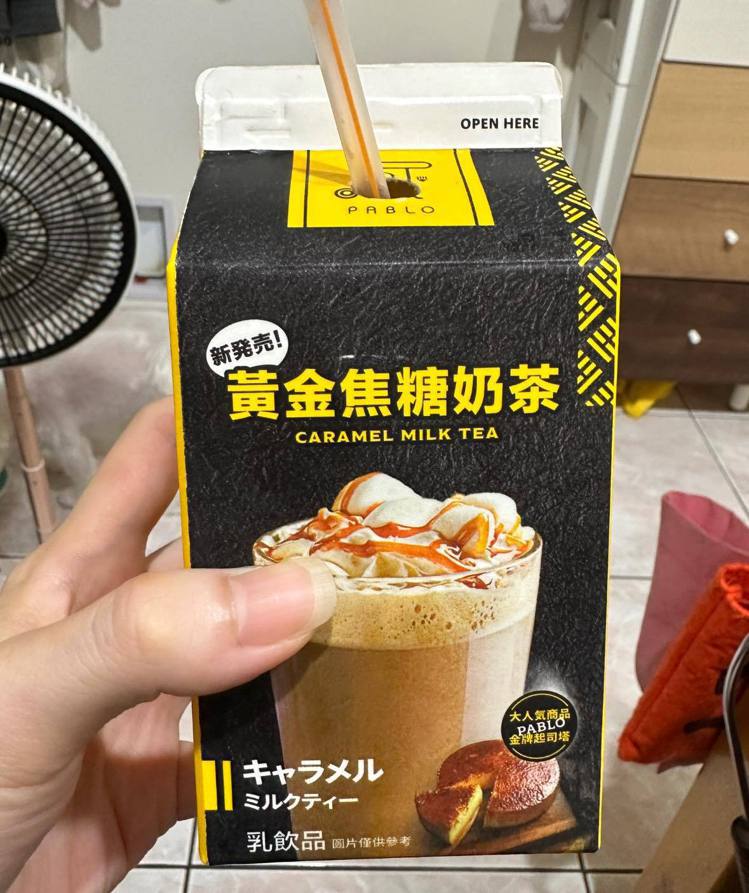 網友在臉書社團分享這款超商奶茶味道激似麥當勞焦糖奶茶引發討論。圖／摘自「全家便利商店 / 7-11 超商新品&好物分享區」(網友Uie Wang)