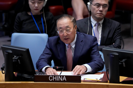 中國常駐聯合國代表張軍8日在聯合國安理會重申北京當局對於以巴問題的立場，呼籲國際社會以最大的緊迫感為推進「兩國方案」作出切實努力。（美聯社）