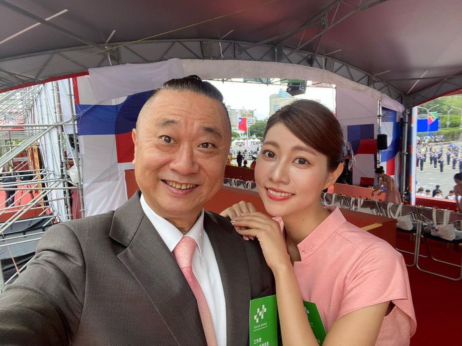 邰智源與阿部瑪麗亞在國慶典禮上擔任一日「禮賓人員」。 圖／擷自IG