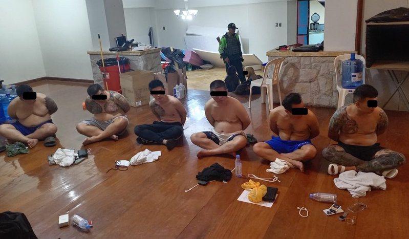秘魯警方今天表示，他們救出44名被一個台灣犯罪集團拘禁的亞洲人，歹徒利用他們在這個南美洲國家打詐騙電話勒索。圖取自X平台@PoliciaPeru