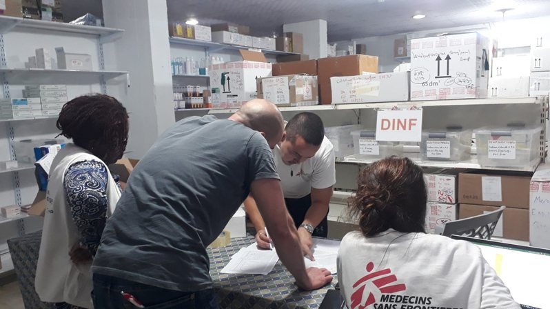 無國界醫生員工準備向巴勒斯坦衛生部捐贈醫療物資。圖／擷取自無國界醫生臉書