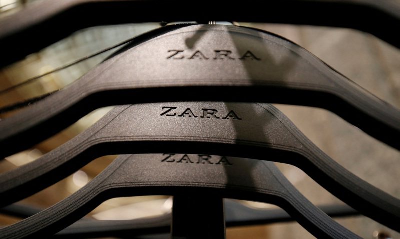 旗下擁有品牌颯拉（ZARA）的西班牙服飾巨擘Inditex今天宣布以色列的84家店將「暫停」營業。 路透社