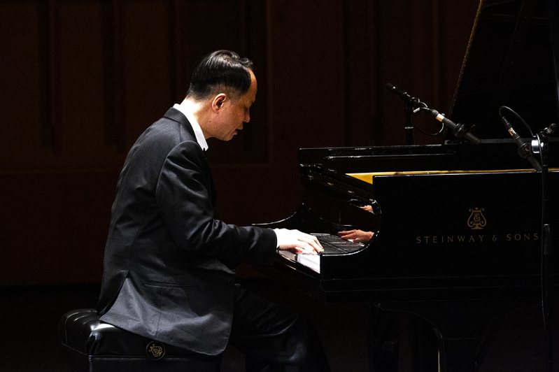 今年是台灣作曲家江文也逝世40週年，鋼琴家陳瑞斌「彩繪人生 天使手指陳瑞斌Rueibin Chen鋼琴音樂會」，將演奏「東方蕭邦」江文也的三首曲子。圖／綺想室內樂團提供