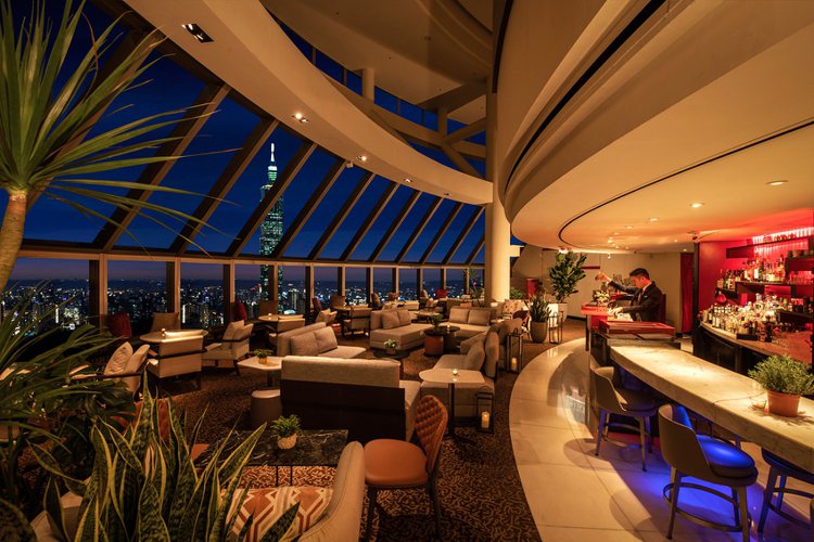 「馬可波羅酒廊」擁有城市高樓美景 是台北知名高空景觀酒吧。圖/台北遠東香格里拉提供  【未成年請勿飲酒，酒後勿開車】