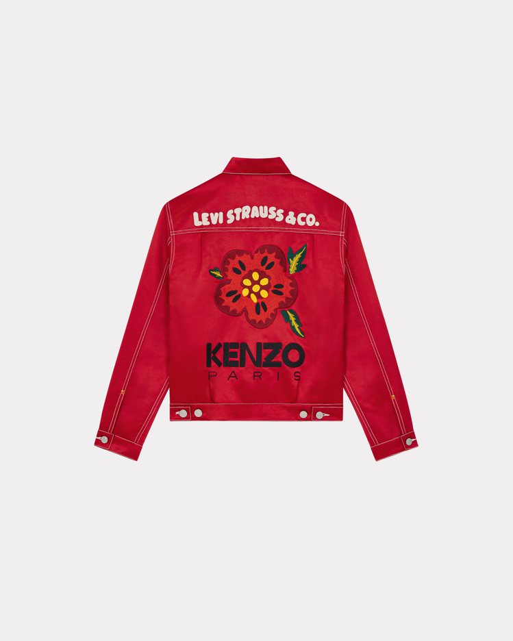 KENZO X LEVI'S®紅色Type II緞面外套，21,800元。圖／惇聚國際提供