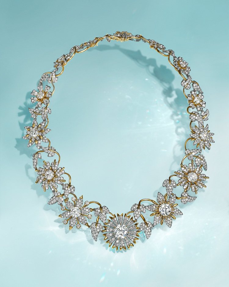 Tiffany & Co. Schlumberger高級珠寶系列花朵葉片設計鑲鑽項鍊。圖／Tiffany提供