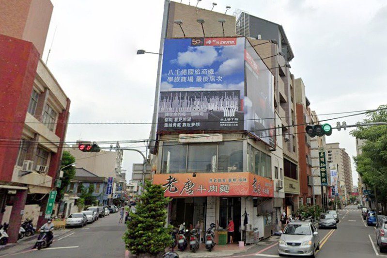 藝人吳宗憲買下台南50年老字號「老唐牛肉麵」一棟樓，找兒子鹿希派經營當「第3代傳人」。 圖／取自Google Maps