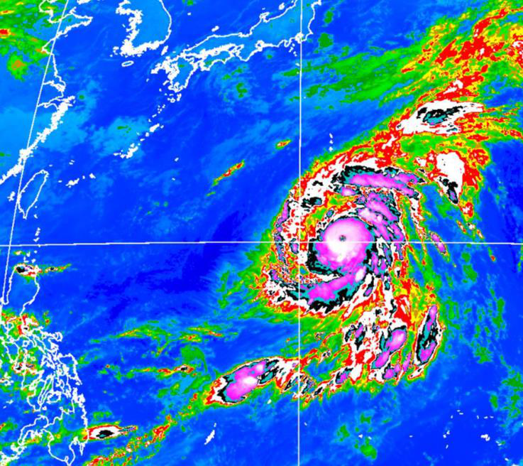 布拉萬颱風眼清晰，眼牆發展至最高，強度已達極致。圖／取自氣象署網站