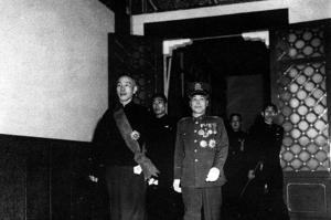 蔣中正（左）是1948年政府在南京時舉行行憲後第一屆總統大選，由國民大會選出了他和李宗仁（右）作為總統和副總統。圖／聯合報系資料照片