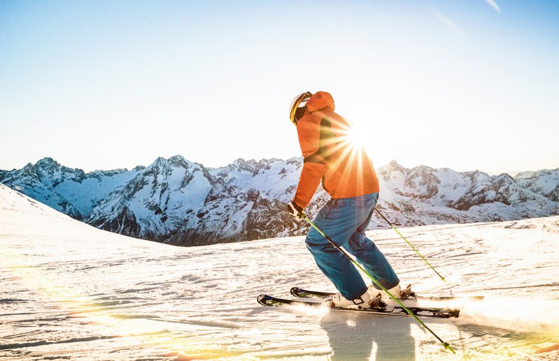 精選日本東北、北海道、新潟、長野等地的知名滑雪場，南韓則精選最知名的江原道雪場，可依據滑雪新手到滑雪高手自由選擇適合的滑雪套裝旅遊。AsiaYo提供