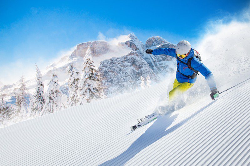 AsiaYo 今年首推最便利的滑雪行程「全包式方案」，長榮、星宇等航空公司來回機票、住宿、雪具一應俱全。圖/AsiaYo提供