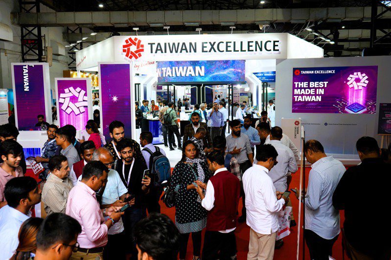 經濟部貿易署與外貿協會5日至7日在印度孟買舉辦的「2023年印度台灣形象展」，3天吸引1.5萬人參展，創造超過7500萬美元的商機。圖／貿協提供