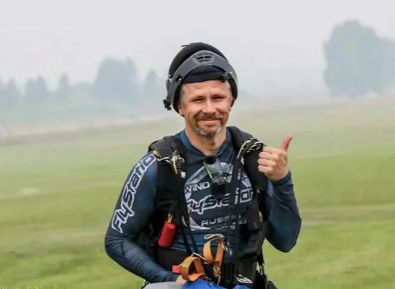 俄羅斯跳傘聯合會指別利亞耶夫在着陸過程中，沒有計算動作高度，導致他以較快的速度與水面直面相撞而喪命。（網上圖片）