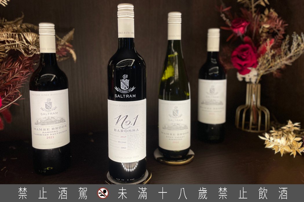 史創.No.1希哈紅葡萄酒（左二）。 圖／廷漢企業提供
