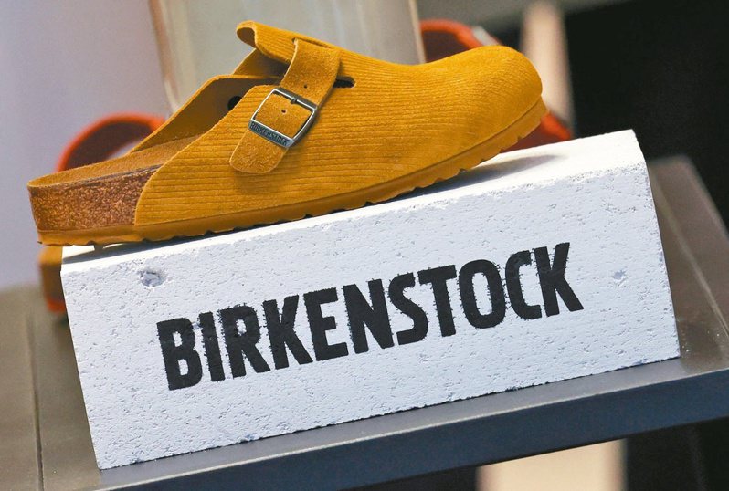 近250年歷史的鞋履品牌勃肯鞋（Birkenstock）11日在紐約交易所正式掛牌交易，但出師不利。路透