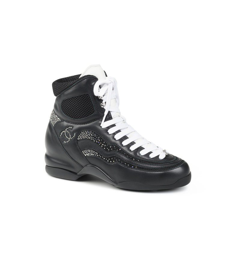 香奈兒COCO NEIGE系列以花式滑冰為靈感的黑色短靴。圖／香奈兒提供