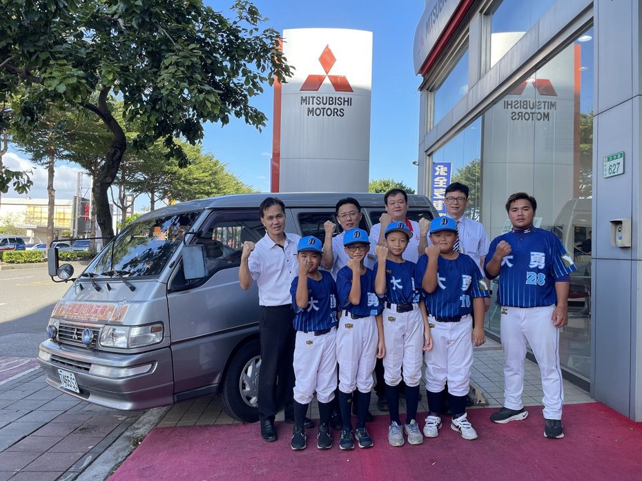 中華三菱為台灣棒球加油，歡迎全台少棒隊返廠保養。 圖／中華汽車提供