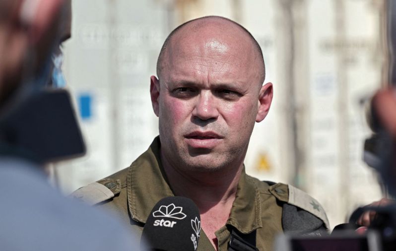 以色列军方发言人赫克特今天在简报会上指出，要启动对巴勒斯坦伊斯兰主义团体哈玛斯的任何行动，尚待高层「政治决定」。法新社(photo:UDN)