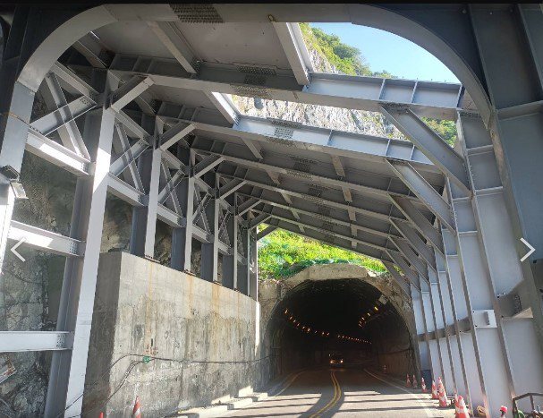台9線159.3公里大清水明隧道今年初被邊坡大量崩塌土石壓毀，經公路局9個月重建，如今工程進度超過9成，整體工程有望10月底完工。圖／公路局東區養護工程分局提供