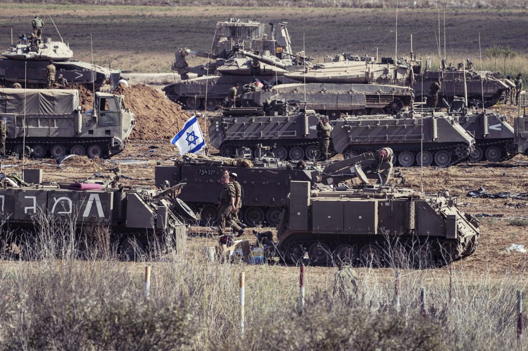 10月15日，向加薩邊境集結的以色列軍。 圖／美聯社