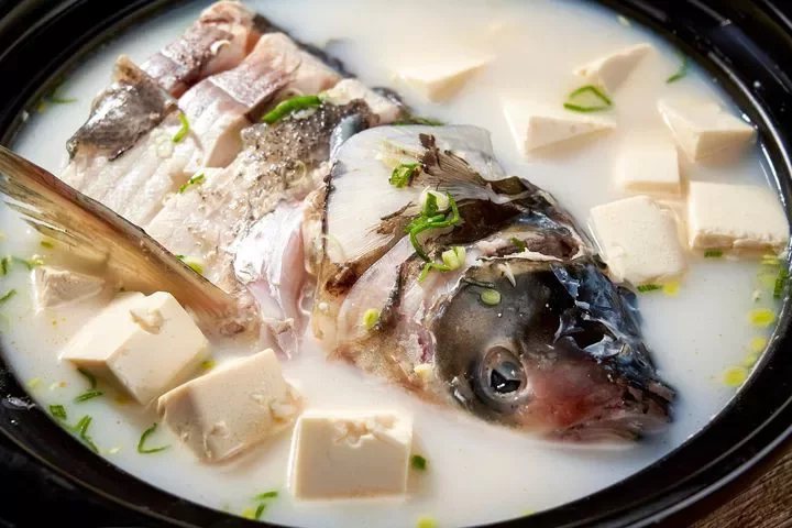 暖呼呼的千島湖魚頭鍋。 圖／Shutterstock來源