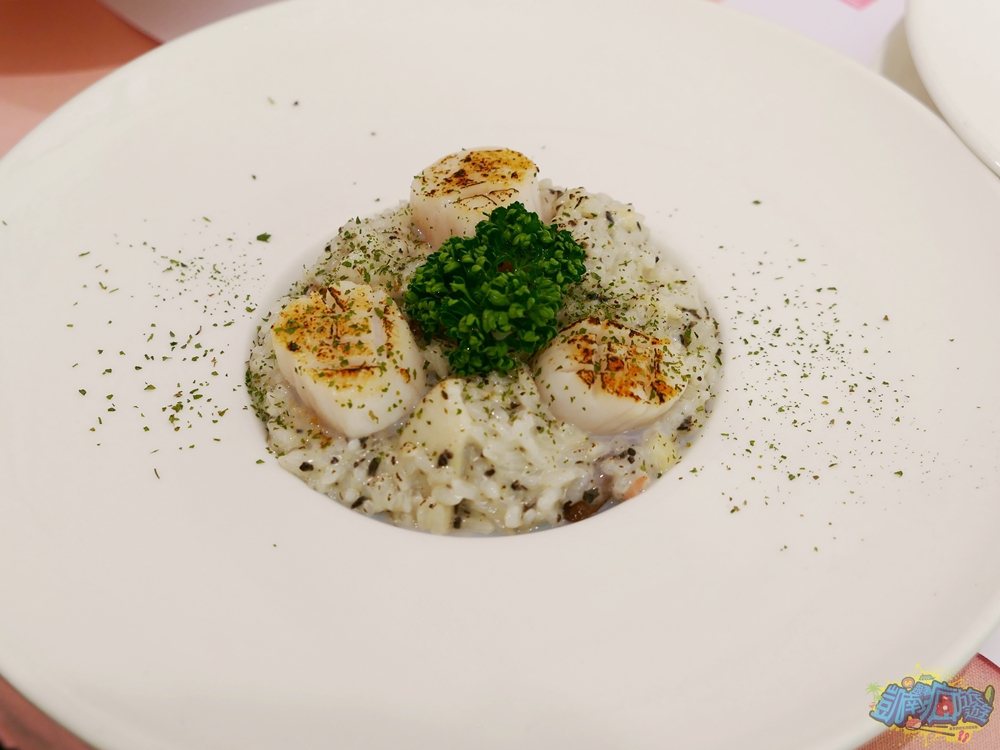 ▲這道「干貝燉飯」則是另一個充分展現廚師運用海鮮功力的料理，而且放了三顆好大的干貝。