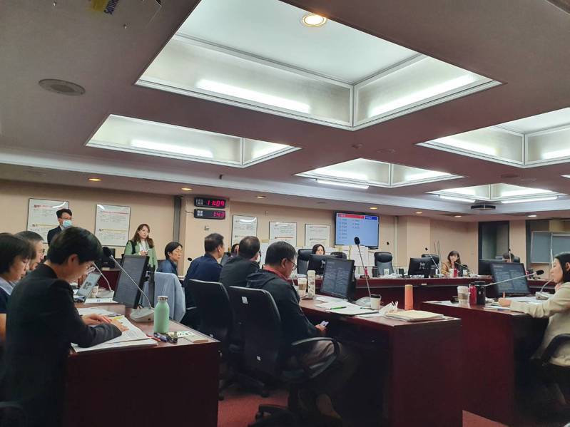台北市議會教育工作會報，多位議員聚焦在北流款項。記者邱書昱／攝影