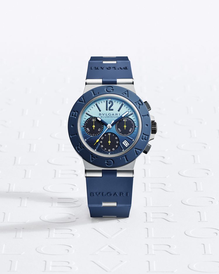 Aluminium Capri卡布里特別款計時腕表，鋁合金表殼、40毫米、自動上鍊機芯、時間顯示與計時碼表功能、防水100米，價格店洽。圖／寶格麗提供