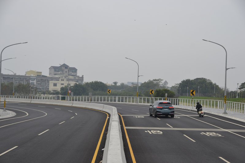 台南市中西區和緯路延伸段被檢舉深夜常有車輛噪音，因有大彎道易生危險，市議員要求加強此路段聲音照相。記者鄭惠仁／攝影
