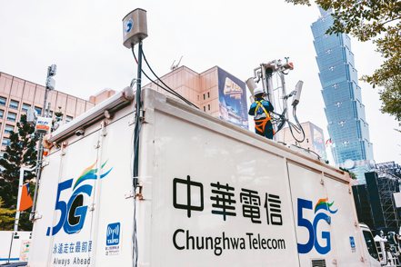 中華電昨日宣布首創以5G網路切片先進服務結合緊急救護，攜手聖保祿醫院打造「5G緊急救護綠色廊道」，提高急救處置效率。 中華電信／提供