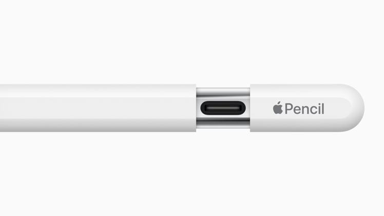 USB-C連接埠藏在新款Apple Pencil筆身末端的帽蓋中，配對和充電都靠USB-C線連接完成。圖／蘋果提供