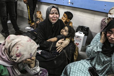 加薩醫院17日遭到空襲，造成500名巴勒斯坦人死亡，WHO譴責攻擊規模前所未見。美聯社