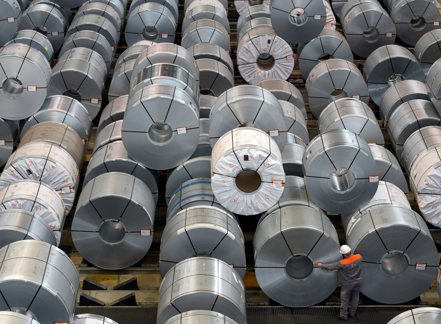 世界鋼鐵協會（WSA）17日調降對今年全球鋼鐵需求成長率預測至1.8%。 路透