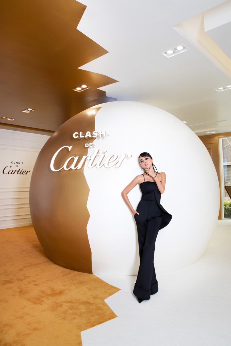 關穎配戴Clash de Cartier超大型縞瑪瑙圓珠與飾釘系列作品。圖／卡地...