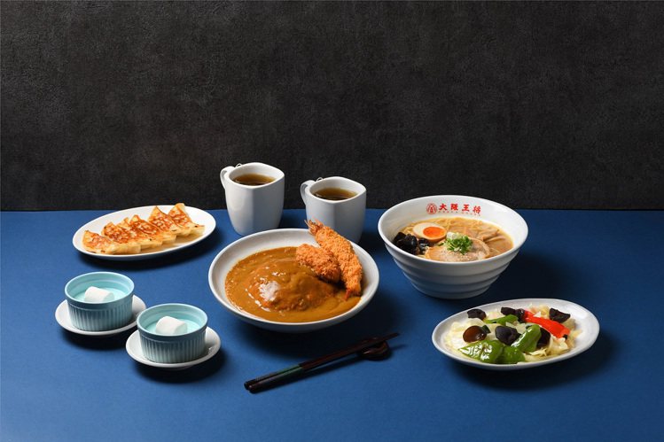大阪王將進駐新左營車站，新品「海老蝦炸牡蠣雙人餐」850元。圖／環球購物中心提供