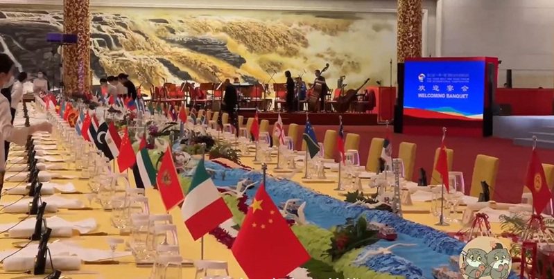 第三屆「一帶一路」國際合作高峰論壇的貴賓晚宴顯中國特色。（央視影片截圖）