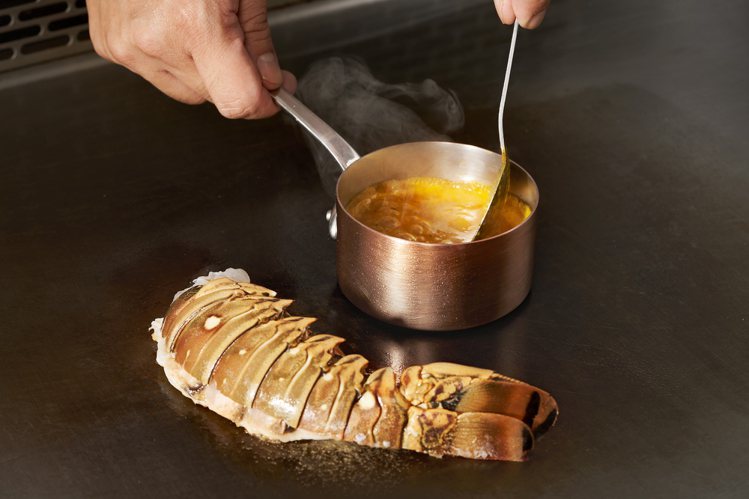 「樂葵法式鐵板燒」以法式經典醬汁為傳統鐵板燒增添更多元且豐富的味覺層次。圖／樂葵法式鐵板燒提供。