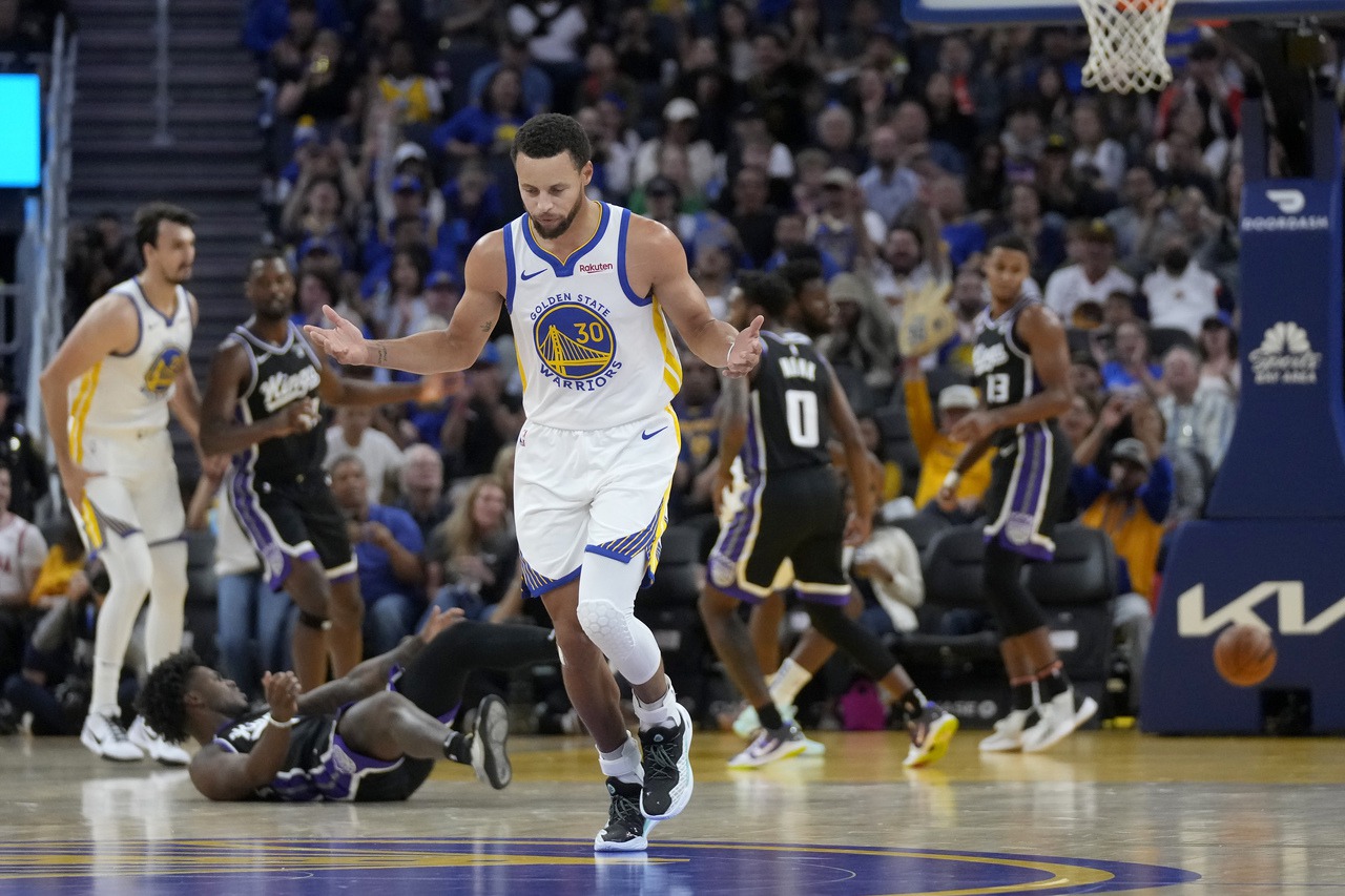 Stephen Curry’s Winning Three-Pointer Leads Warriors to Victory over Kings in Warm-Up Match