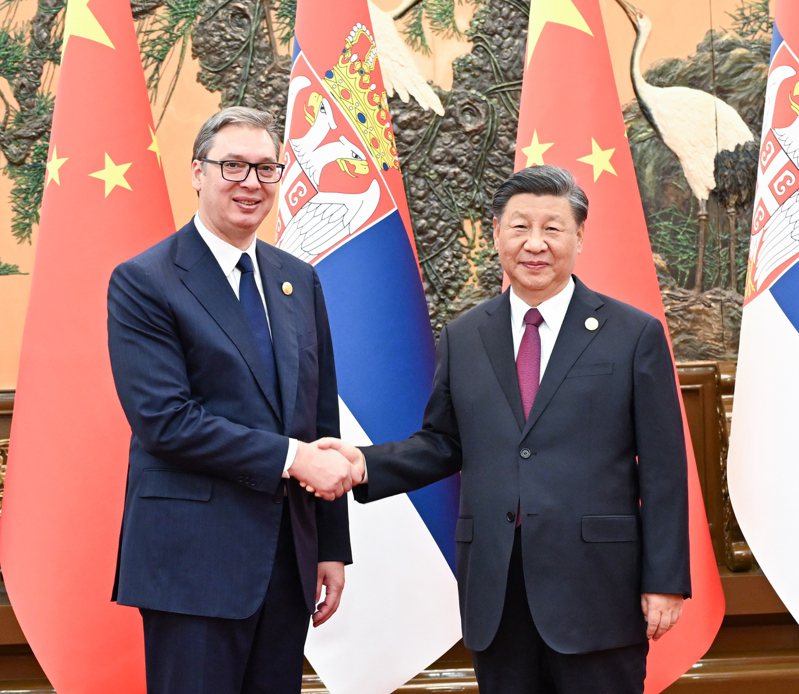 塞爾維亞總統武契奇本周二（10月17日）與中國領導人習近平簽署了中塞自由貿易協定。 新華社