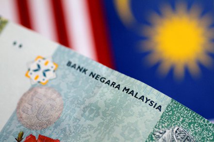 馬來西亞走貶主要受到美元走強和兩國利差拉大的影響。路透