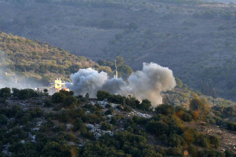 以色列與黎巴嫩邊界緊張，真主黨幾乎每天都對以色列發射反戰車飛彈，以色列國防軍也出動砲兵、戰機和攻擊直升機還擊。歐新社