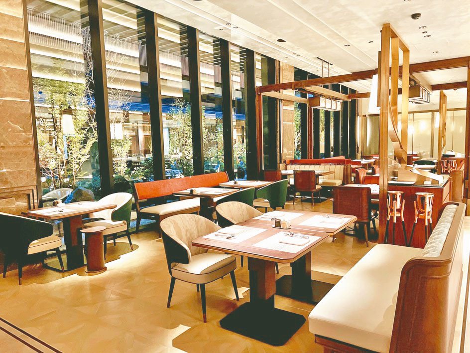 讓賓客評價很高的Ayatana六感泰式餐廳，不僅供餐品項多，用餐環境也很優雅舒適...