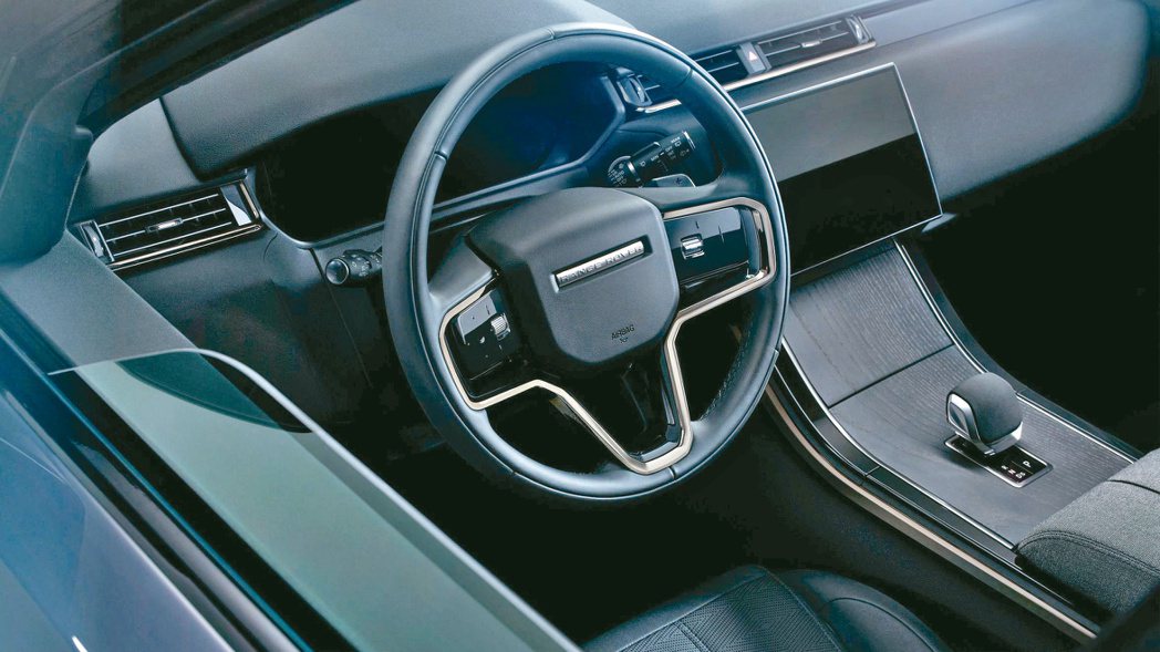 引領Range Rover的簡約設計理念，率先採用新的11.4吋曲面玻璃觸控螢幕...